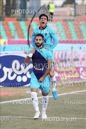 <span style='background: #33747a;font-weight: 300;font-size: 10px;box-shadow: 2px 3px 5px black;border-radius: 2px;margin: 2px;color: #fff;padding: 2px 5px;font - size: 10px;line - height: 22px; '>محمدصادق بارانی</span> 