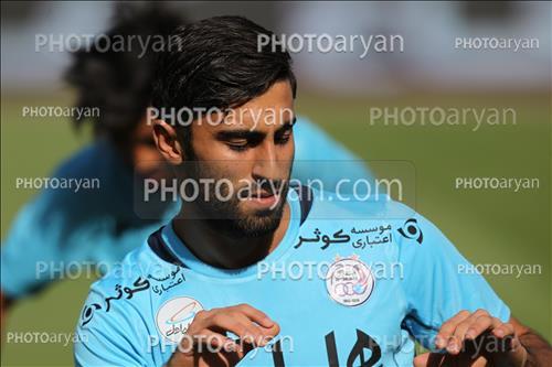 <span style='background: #33747a;box-shadow: 2px 3px 5px black;font-weight: 300;font-size: 10px;border-radius: 2px;margin: 2px;color: #fff;padding: 2px 5px;font - size: 10px;line - height: 22px; '>کاوه رضایی</span> 