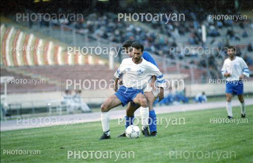 <span style='background: #33747a;font-weight: 300;font-size: 10px;box-shadow: 2px 3px 5px black;border-radius: 2px;margin: 2px;color: #fff;padding: 2px 5px;font - size: 10px;line - height: 22px; '>کوروش تشت زر</span> 