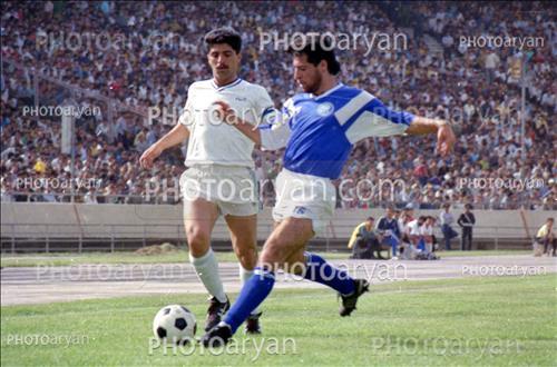 <span style='background: #33747a;font-weight: 300;font-size: 10px;box-shadow: 2px 3px 5px black;border-radius: 2px;margin: 2px;color: #fff;padding: 2px 5px;font - size: 10px;line - height: 22px; '>صادق ورمزیار</span> 