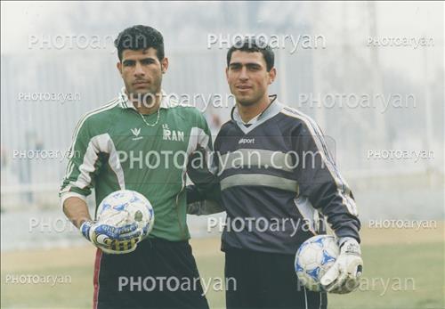 <span style='background: #33747a;box-shadow: 2px 3px 5px black;font-weight: 300;font-size: 10px;border-radius: 2px;margin: 2px;color: #fff;padding: 2px 5px;font - size: 10px;line - height: 22px; '>ابراهیم میرزاپور</span> 