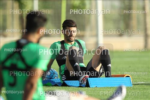 <span style='background: #33747a;font-weight: 300;font-size: 10px;box-shadow: 2px 3px 5px black;border-radius: 2px;margin: 2px;color: #fff;padding: 2px 5px;font - size: 10px;line - height: 22px; '>سعید آقایی</span> 