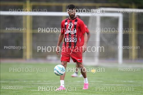 <span style='background: #33747a;font-weight: 300;font-size: 10px;box-shadow: 2px 3px 5px black;border-radius: 2px;margin: 2px;color: #fff;padding: 2px 5px;font - size: 10px;line - height: 22px; '>رامین رضائیان</span> 