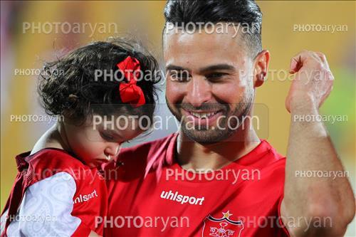 <span style='background: #33747a;font-weight: 300;font-size: 10px;box-shadow: 2px 3px 5px black;border-radius: 2px;margin: 2px;color: #fff;padding: 2px 5px;font - size: 10px;line - height: 22px; '>سروش رفیعی</span> 