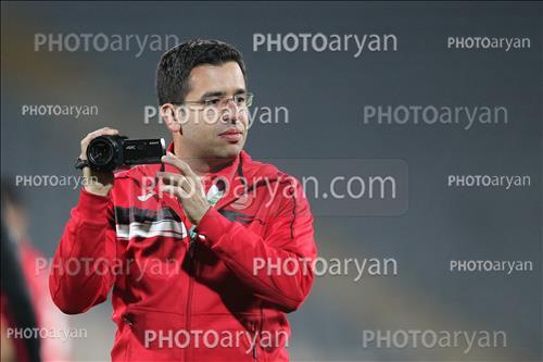 <span style='background: #33747a;box-shadow: 2px 3px 5px black;font-weight: 300;font-size: 10px;border-radius: 2px;margin: 2px;color: #fff;padding: 2px 5px;font - size: 10px;line - height: 22px; '>وحید رضایی</span> 