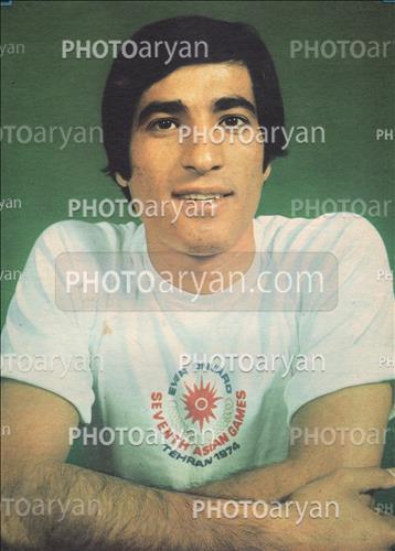 <span style='background: #33747a;box-shadow: 2px 3px 5px black;font-weight: 300;font-size: 10px;border-radius: 2px;margin: 2px;color: #fff;padding: 2px 5px;font - size: 10px;line - height: 22px; '>علیرضا عزیزی</span> 