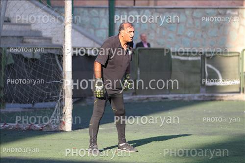 <span style='background: #33747a;box-shadow: 2px 3px 5px black;font-weight: 300;font-size: 10px;border-radius: 2px;margin: 2px;color: #fff;padding: 2px 5px;font - size: 10px;line - height: 22px; '>بهروز سلطانی</span> 