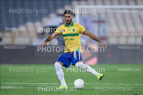 <span style='background: #33747a;box-shadow: 2px 3px 5px black;font-weight: 300;font-size: 10px;border-radius: 2px;margin: 2px;color: #fff;padding: 2px 5px;font - size: 10px;line - height: 22px; '>عقیل شویعی کعبی</span> 