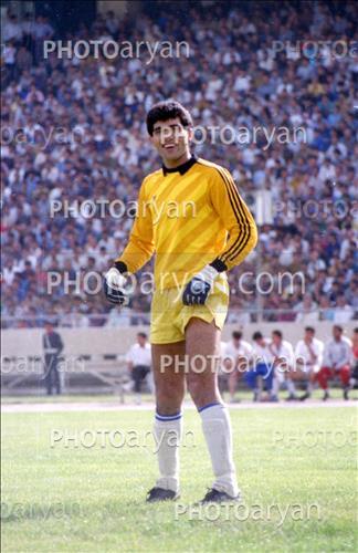 <span style='background: #33747a;font-weight: 300;font-size: 10px;box-shadow: 2px 3px 5px black;border-radius: 2px;margin: 2px;color: #fff;padding: 2px 5px;font - size: 10px;line - height: 22px; '>احمدرضا عابدزاده Ahmad Reza Abedzadeh</span> 