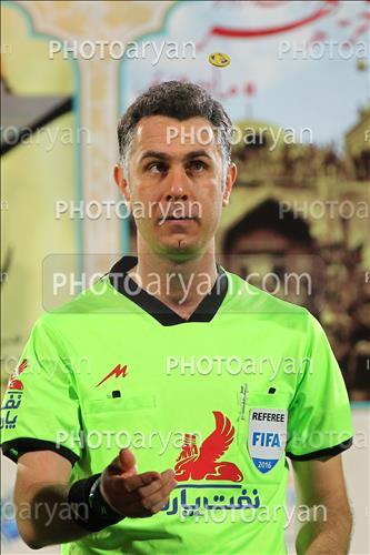 <span style='background: #33747a;font-weight: 300;font-size: 10px;box-shadow: 2px 3px 5px black;border-radius: 2px;margin: 2px;color: #fff;padding: 2px 5px;font - size: 10px;line - height: 22px; '>محمدحسین زاهدی فر</span> 