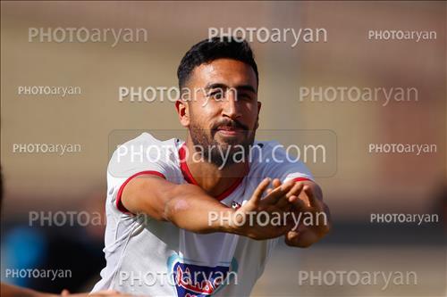 <span style='background: #33747a;font-weight: 300;font-size: 10px;box-shadow: 2px 3px 5px black;border-radius: 2px;margin: 2px;color: #fff;padding: 2px 5px;font - size: 10px;line - height: 22px; '>مصطفی باجلان</span> 