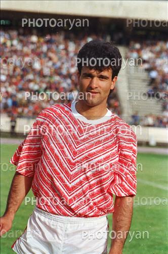 <span style='background: #33747a;box-shadow: 2px 3px 5px black;font-weight: 300;font-size: 10px;border-radius: 2px;margin: 2px;color: #fff;padding: 2px 5px;font - size: 10px;line - height: 22px; '>مرتضی کرمانی مقدم</span> 