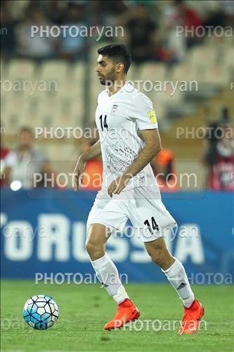 <span style='background: #33747a;font-weight: 300;font-size: 10px;box-shadow: 2px 3px 5px black;border-radius: 2px;margin: 2px;color: #fff;padding: 2px 5px;font - size: 10px;line - height: 22px; '>علی کریمی Ali Karimi</span> 