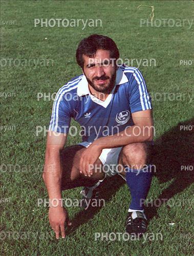 <span style='background: #33747a;box-shadow: 2px 3px 5px black;font-weight: 300;font-size: 10px;border-radius: 2px;margin: 2px;color: #fff;padding: 2px 5px;font - size: 10px;line - height: 22px; '>اصغر حاجیلو</span> 