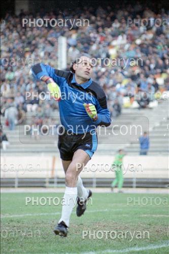 <span style='background: #33747a;box-shadow: 2px 3px 5px black;font-weight: 300;font-size: 10px;border-radius: 2px;margin: 2px;color: #fff;padding: 2px 5px;font - size: 10px;line - height: 22px; '>وازگن صفریان</span> 