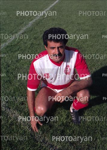 <span style='background: #33747a;box-shadow: 2px 3px 5px black;font-weight: 300;font-size: 10px;border-radius: 2px;margin: 2px;color: #fff;padding: 2px 5px;font - size: 10px;line - height: 22px; '>کاظم سید علی خانی</span> 