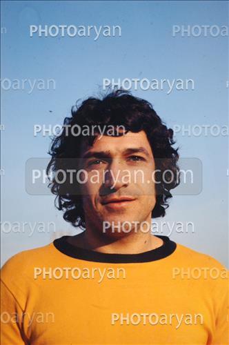 <span style='background: #33747a;box-shadow: 2px 3px 5px black;font-weight: 300;font-size: 10px;border-radius: 2px;margin: 2px;color: #fff;padding: 2px 5px;font - size: 10px;line - height: 22px; '>اکبر کارگر جم</span> 