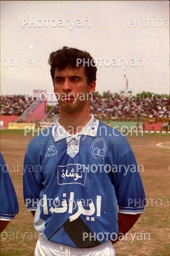 <span style='background: #33747a;box-shadow: 2px 3px 5px black;font-weight: 300;font-size: 10px;border-radius: 2px;margin: 2px;color: #fff;padding: 2px 5px;font - size: 10px;line - height: 22px; '>مهدی پاشازاده</span> 