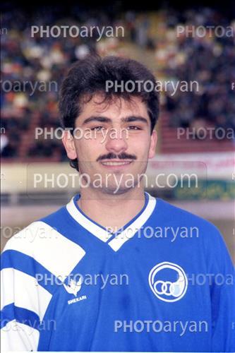 <span style='background: #33747a;box-shadow: 2px 3px 5px black;font-weight: 300;font-size: 10px;border-radius: 2px;margin: 2px;color: #fff;padding: 2px 5px;font - size: 10px;line - height: 22px; '>میرشاد ماجدی</span> 