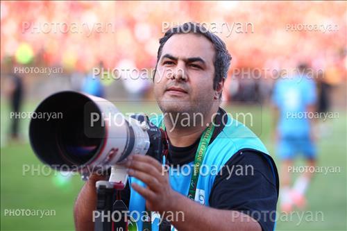 <span style='background: #33747a;box-shadow: 2px 3px 5px black;font-weight: 300;font-size: 10px;border-radius: 2px;margin: 2px;color: #fff;padding: 2px 5px;font - size: 10px;line - height: 22px; '>سید وحید بزرگواری</span> 