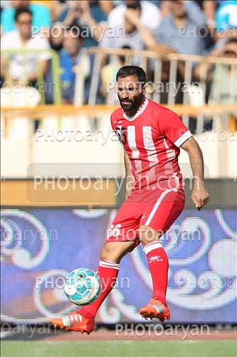 <span style='background: #33747a;font-weight: 300;font-size: 10px;box-shadow: 2px 3px 5px black;border-radius: 2px;margin: 2px;color: #fff;padding: 2px 5px;font - size: 10px;line - height: 22px; '>مهدی کیانی</span> 