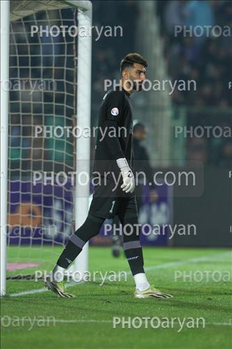 استقلال 0-تراکتور 2    (1403/08/10)