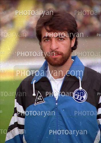 <span style='background: #33747a;box-shadow: 2px 3px 5px black;font-weight: 300;font-size: 10px;border-radius: 2px;margin: 2px;color: #fff;padding: 2px 5px;font - size: 10px;line - height: 22px; '>صادق ورمزیار</span> 