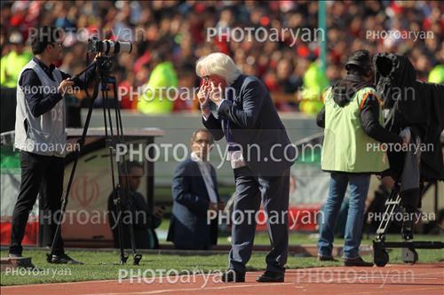 <span style='background: #33747a;box-shadow: 2px 3px 5px black;font-weight: 300;font-size: 10px;border-radius: 2px;margin: 2px;color: #fff;padding: 2px 5px;font - size: 10px;line - height: 22px; '>وینفرد شفر</span> 