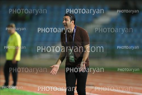 <span style='background: #33747a;box-shadow: 2px 3px 5px black;font-weight: 300;font-size: 10px;border-radius: 2px;margin: 2px;color: #fff;padding: 2px 5px;font - size: 10px;line - height: 22px; '>جواد نکونام</span> 