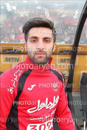 <span style='background: #33747a;font-weight: 300;font-size: 10px;box-shadow: 2px 3px 5px black;border-radius: 2px;margin: 2px;color: #fff;padding: 2px 5px;font - size: 10px;line - height: 22px; '>سامان نریمان جهان</span> 