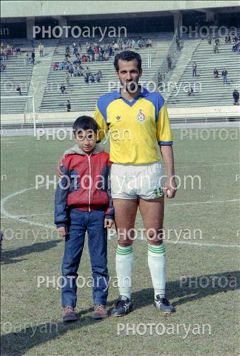 <span style='background: #33747a;box-shadow: 2px 3px 5px black;font-weight: 300;font-size: 10px;border-radius: 2px;margin: 2px;color: #fff;padding: 2px 5px;font - size: 10px;line - height: 22px; '>سید مهدی ابطحی</span> 