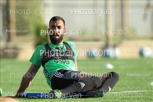 <span style='background: #33747a;font-weight: 300;font-size: 10px;box-shadow: 2px 3px 5px black;border-radius: 2px;margin: 2px;color: #fff;padding: 2px 5px;font - size: 10px;line - height: 22px; '>روزبه چشمی</span> 