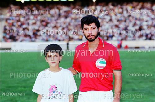 <span style='background: #33747a;font-weight: 300;font-size: 10px;box-shadow: 2px 3px 5px black;border-radius: 2px;margin: 2px;color: #fff;padding: 2px 5px;font - size: 10px;line - height: 22px; '>مجتبی محرمی</span> 