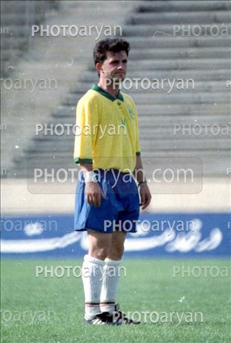 <span style='background: #33747a;box-shadow: 2px 3px 5px black;font-weight: 300;font-size: 10px;border-radius: 2px;margin: 2px;color: #fff;padding: 2px 5px;font - size: 10px;line - height: 22px; '>مسعود استیلی</span> 