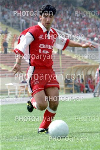 <span style='background: #33747a;box-shadow: 2px 3px 5px black;font-weight: 300;font-size: 10px;border-radius: 2px;margin: 2px;color: #fff;padding: 2px 5px;font - size: 10px;line - height: 22px; '>علی باغمشه</span> 