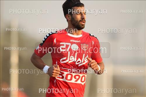 <span style='background: #33747a;font-weight: 300;font-size: 10px;box-shadow: 2px 3px 5px black;border-radius: 2px;margin: 2px;color: #fff;padding: 2px 5px;font - size: 10px;line - height: 22px; '>رامین رضائیان</span> 