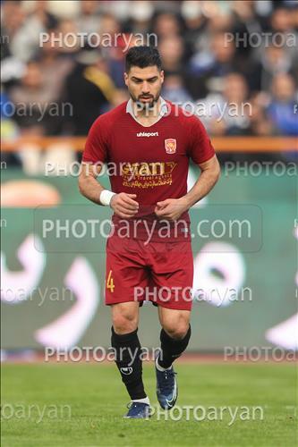 <span style='background: #33747a;box-shadow: 2px 3px 5px black;font-weight: 300;font-size: 10px;border-radius: 2px;margin: 2px;color: #fff;padding: 2px 5px;font - size: 10px;line - height: 22px; '>فرشاد محمدی فر</span> 