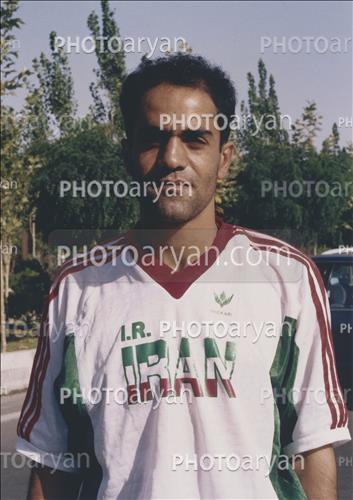 <span style='background: #33747a;box-shadow: 2px 3px 5px black;font-weight: 300;font-size: 10px;border-radius: 2px;margin: 2px;color: #fff;padding: 2px 5px;font - size: 10px;line - height: 22px; '>بهنام ابوالقاسم پور</span> 