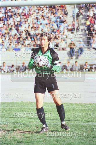 <span style='background: #33747a;font-weight: 300;font-size: 10px;box-shadow: 2px 3px 5px black;border-radius: 2px;margin: 2px;color: #fff;padding: 2px 5px;font - size: 10px;line - height: 22px; '>ناصر حجازی</span> 