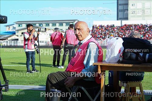 <span style='background: #33747a;box-shadow: 2px 3px 5px black;font-weight: 300;font-size: 10px;border-radius: 2px;margin: 2px;color: #fff;padding: 2px 5px;font - size: 10px;line - height: 22px; '>استاد جعفر تبریزی</span> 