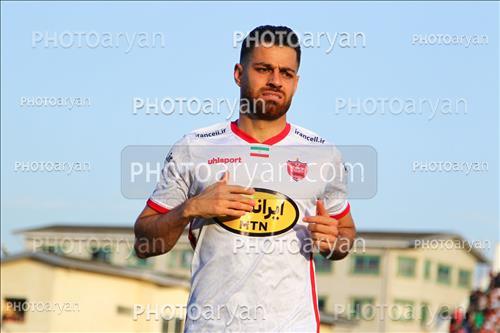 <span style='background: #33747a;box-shadow: 2px 3px 5px black;font-weight: 300;font-size: 10px;border-radius: 2px;margin: 2px;color: #fff;padding: 2px 5px;font - size: 10px;line - height: 22px; '>مرتضی پور علی گنجی</span> 