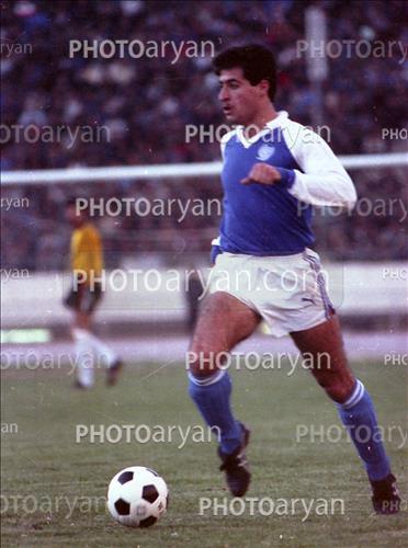 <span style='background: #33747a;box-shadow: 2px 3px 5px black;font-weight: 300;font-size: 10px;border-radius: 2px;margin: 2px;color: #fff;padding: 2px 5px;font - size: 10px;line - height: 22px; '>صادق ورمزیار</span> 