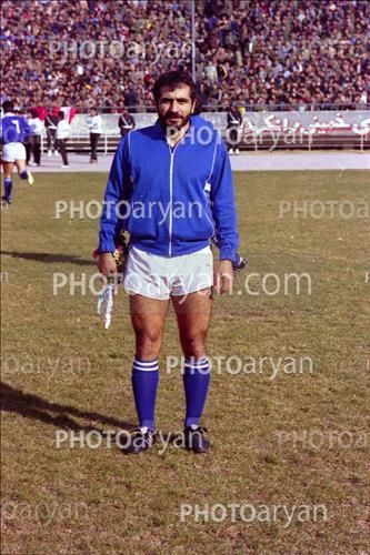 <span style='background: #33747a;box-shadow: 2px 3px 5px black;font-weight: 300;font-size: 10px;border-radius: 2px;margin: 2px;color: #fff;padding: 2px 5px;font - size: 10px;line - height: 22px; '>اصغر حاجیلو</span> 