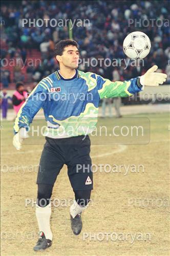 <span style='background: #33747a;font-weight: 300;font-size: 10px;box-shadow: 2px 3px 5px black;border-radius: 2px;margin: 2px;color: #fff;padding: 2px 5px;font - size: 10px;line - height: 22px; '>احمدرضا عابدزاده Ahmad Reza Abedzadeh</span> 