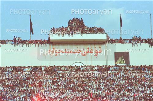 <span style='background: #33747a;font-weight: 300;font-size: 10px;box-shadow: 2px 3px 5px black;border-radius: 2px;margin: 2px;color: #fff;padding: 2px 5px;font - size: 10px;line - height: 22px; '>تماشاگران</span> 