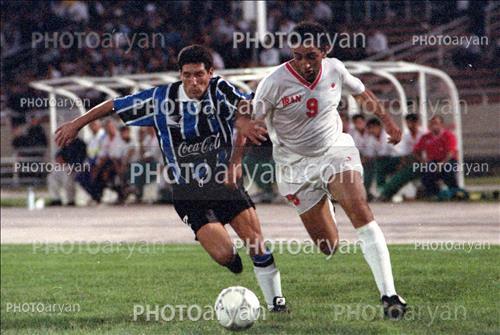 <span style='background: #33747a;box-shadow: 2px 3px 5px black;font-weight: 300;font-size: 10px;border-radius: 2px;margin: 2px;color: #fff;padding: 2px 5px;font - size: 10px;line - height: 22px; '>آرش نوآموز</span> 