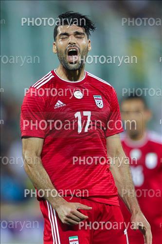 <span style='background: #33747a;font-weight: 300;font-size: 10px;box-shadow: 2px 3px 5px black;border-radius: 2px;margin: 2px;color: #fff;padding: 2px 5px;font - size: 10px;line - height: 22px; '>مهدی طارمی</span> 