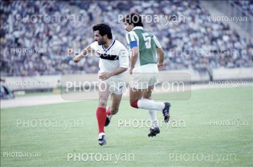 <span style='background: #33747a;font-weight: 300;font-size: 10px;box-shadow: 2px 3px 5px black;border-radius: 2px;margin: 2px;color: #fff;padding: 2px 5px;font - size: 10px;line - height: 22px; '>محمدحسن انصاری فر</span> 