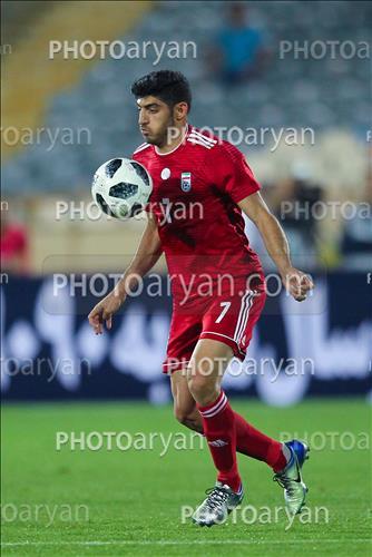 <span style='background: #33747a;font-weight: 300;font-size: 10px;box-shadow: 2px 3px 5px black;border-radius: 2px;margin: 2px;color: #fff;padding: 2px 5px;font - size: 10px;line - height: 22px; '>مهدی ترابی</span> 