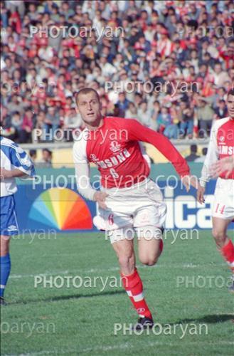 <span style='background: #33747a;box-shadow: 2px 3px 5px black;font-weight: 300;font-size: 10px;border-radius: 2px;margin: 2px;color: #fff;padding: 2px 5px;font - size: 10px;line - height: 22px; '>ابراهیم تقی پور</span> 